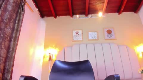 Snapshot of compton_01 chatting on 12, 11, 2025 COMPTON online show from 12, 11, 2025