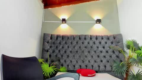 Snapshot of compton_01 chatting on 15, 11, 2025 COMPTON online show from 15, 11, 2025