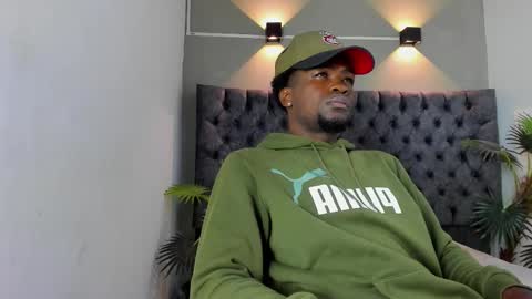 Snapshot of compton_01 chatting on 18, 11, 2025 COMPTON online show from 18, 11, 2025