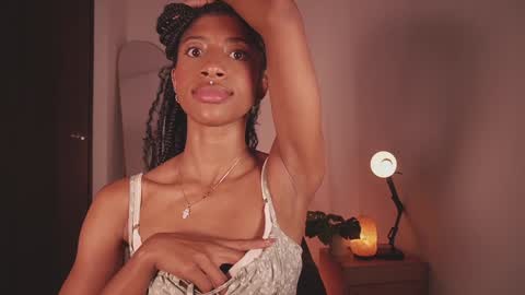 Snapshot of connie_west0 chatting on 18, 12, 2024 independent model online show from 18, 12, 2024