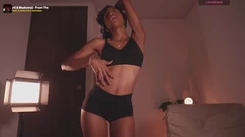 Snapshot of connie_west0 chatting on 30, 12, 2024 independent model online show from 30, 12, 2024