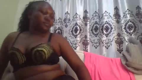 Snapshot of coolgirl001 chatting on 26, 10, 2025 coolgirl001 online show from 26, 10, 2025