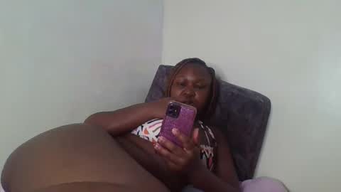 Snapshot of coolgirl001 chatting on 19, 11, 2025 coolgirl001 online show from 19, 11, 2025