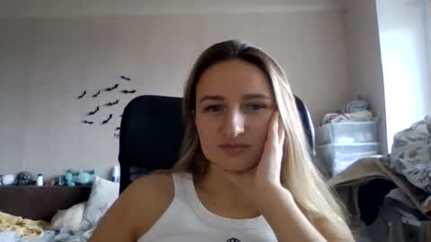 Snapshot of cora_fora chatting on 25, 11, 2025 cora_fora online show from 25, 11, 2025