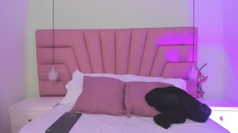 Snapshot of coral_jhoness chatting on 14, 12, 2025 Carol Jhones online show from 14, 12, 2025