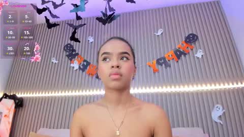 coralineross_ online show from 9, 10, 2025