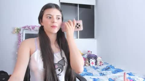Coraline uwu     Bienvenidos al dulce mundo de Coraline    Hola amores soy Coraline  Una chica  tierna juguetona online show from 12, 1, 2026