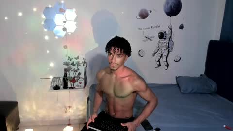 Snapshot of coreyglover chatting on 28, 9, 2025 CoreyGlover online show from 28, 9, 2025