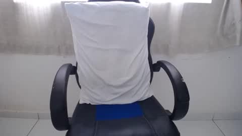 Snapshot of corolaxxl chatting on 14, 10, 2025 corolaxxl online show from 14, 10, 2025