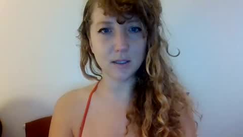 Snapshot of cosmiccoquette chatting on 23, 9, 2025 mamimaritza online show from 23, 9, 2025