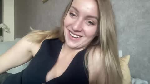 cosmo_blondiee online show from 30, 9, 2025