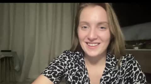 cosmo_blondiee online show from 2, 10, 2025