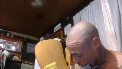 Snapshot of cotybonilla chatting on 27, 10, 2025 Leftys Way online show from 27, 10, 2025