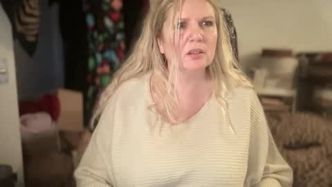 Snapshot of cougarmollie chatting on 18, 12, 2025 Mollie online show from 18, 12, 2025