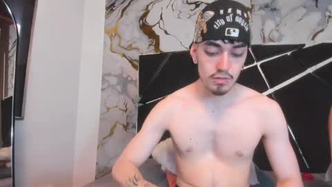 Snapshot of couple_in_heat_ chatting on 24, 3, 2026 couple_in_heat_ online show from 24, 3, 2026