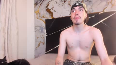 Snapshot of couple_in_heat_ chatting on 28, 3, 2026 couple_in_heat_ online show from 28, 3, 2026