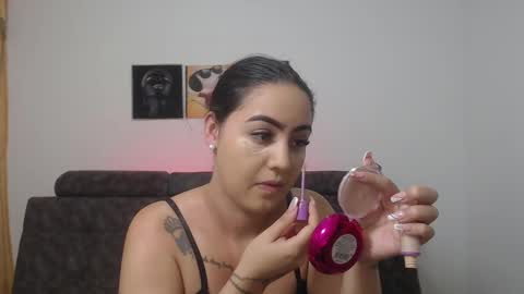  ALEJANDRO Y EMILY  online show from 1, 3, 2025