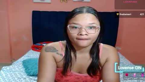 Snapshot of couple_sexy8 chatting on 18, 12, 2025 SOPHIE Y CAMILO online show from 18, 12, 2025
