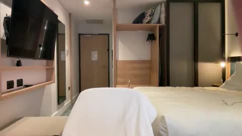 Courtney online show from 3, 10, 2025