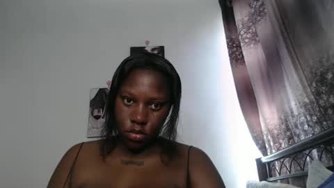 Snapshot of cozy_dion chatting on 25, 10, 2025 Erykah online show from 25, 10, 2025