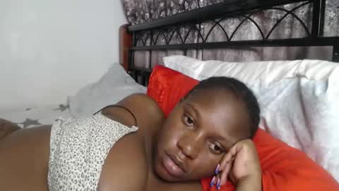 Snapshot of cozy_dion chatting on 25, 10, 2025 Erykah online show from 25, 10, 2025