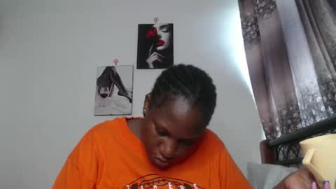 Snapshot of cozy_dion chatting on 31, 10, 2025 Erykah online show from 31, 10, 2025