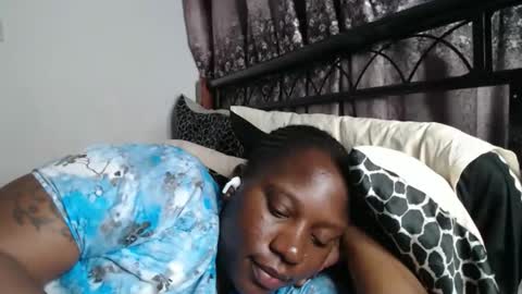 Snapshot of cozy_dion chatting on 13, 11, 2025 Erykah online show from 13, 11, 2025