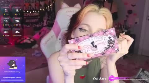 Snapshot of crackling_tati chatting on 4, 11, 2025 Tati online show from 4, 11, 2025