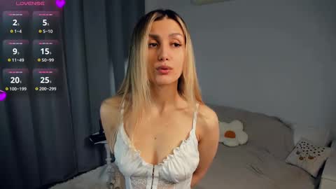 Snapshot of crazy_selfi chatting on 10, 3, 2025 Emma online show from 10, 3, 2025