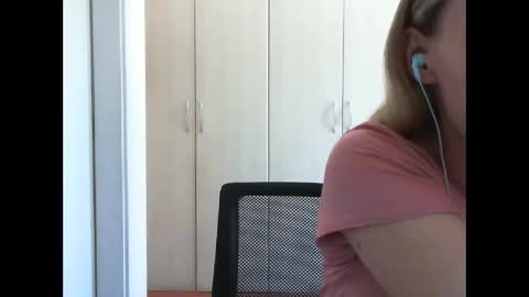 Anny online show from 4, 3, 2025