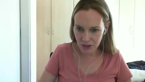 Anny online show from 5, 3, 2025