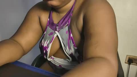 creamyposh1 online show from 16, 12, 2025