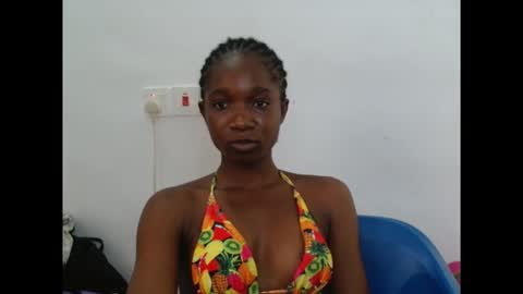 Snapshot of creamyxsugar chatting on 11, 10, 2025 creamyxsugar online show from 11, 10, 2025