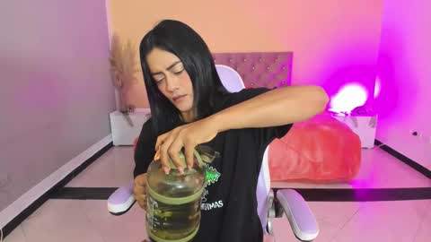 Snapshot of cristal_crossfit chatting on 17, 12, 2025 Cristal online show from 17, 12, 2025