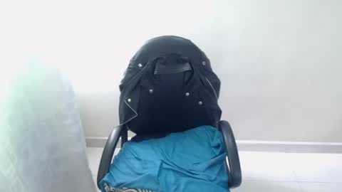 Snapshot of cristal_jayan chatting on 4, 12, 2025 HI online show from 4, 12, 2025