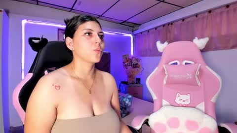 Snapshot of cristal_smith20 chatting on 25, 3, 2026 cristal_smith20 online show from 25, 3, 2026