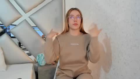 cristalevans_vc online show from 2, 10, 2025