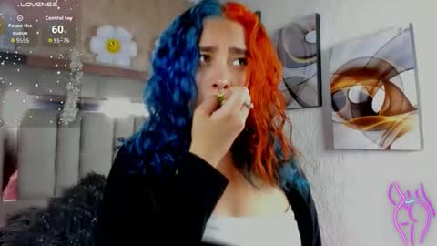 Snapshot of cristall_ravven chatting on 1, 12, 2025 online show from 1, 12, 2025