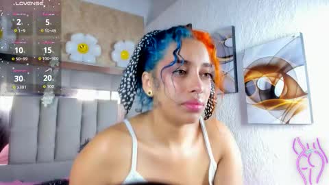 Snapshot of cristall_ravven chatting on 3, 12, 2025 online show from 3, 12, 2025