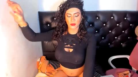 Snapshot of cristallwright chatting on 16, 12, 2024 cristallwright online show from 16, 12, 2024