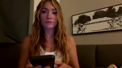 Snapshot of cristasworldxoxo chatting on 15, 9, 2025 Crista online show from 15, 9, 2025