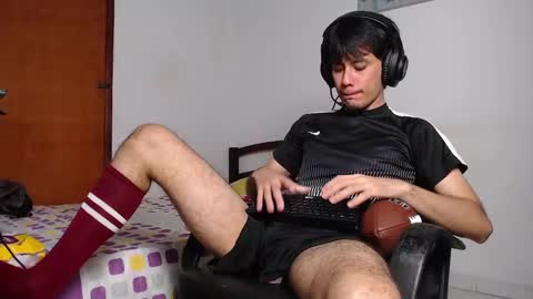 Snapshot of cristian_ortiz_1 chatting on 4, 12, 2024 Cristian online show from 4, 12, 2024