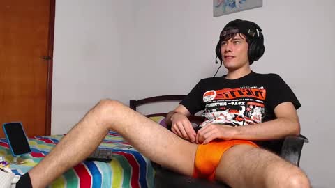 Snapshot of cristian_ortiz_1 chatting on 16, 12, 2024 Cristian online show from 16, 12, 2024