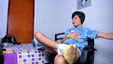Snapshot of cristian_ortiz_1 chatting on 23, 12, 2024 Cristian online show from 23, 12, 2024