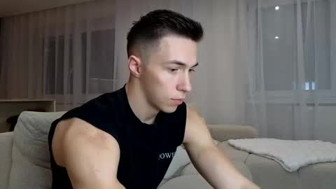 Snapshot of cristianovilla chatting on 25, 2, 2025 CristianoHailey online show from 25, 2, 2025