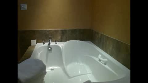 Uhmmwho online show from 23, 2, 2025