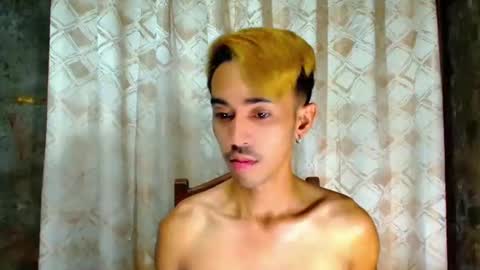 Snapshot of crocodale chatting on 18, 12, 2025 crocodale online show from 18, 12, 2025