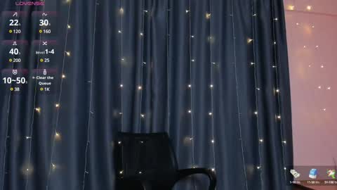 Snapshot of cross_the_line chatting on 12, 1, 2025 xx Amina xx online show from 12, 1, 2025