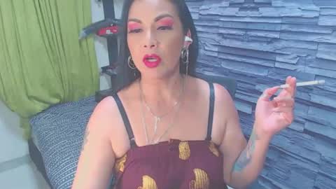 Snapshot of cruela_deviil chatting on 5, 1, 2025 cruela_deviil online show from 5, 1, 2025