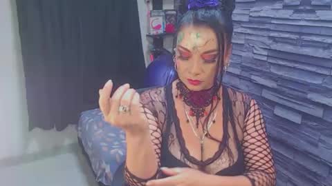 Snapshot of cruela_deviil chatting on 17, 10, 2025 cruela_deviil online show from 17, 10, 2025